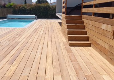 Terrasse en Ipé sur Deux Niveaux à Saint-Cyprien : Élégance, Espace et Rangement Intégré en Bois Exotique
