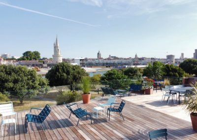 Terrasse en Ipé sur toit terrasse à La Rochelle, entre vieux port et horizon marin